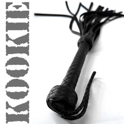 Black Lashes 1/2" Leashes Flogger