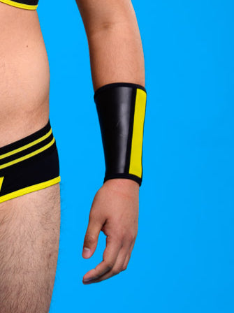 The yellow Neoprene Gauntlet.