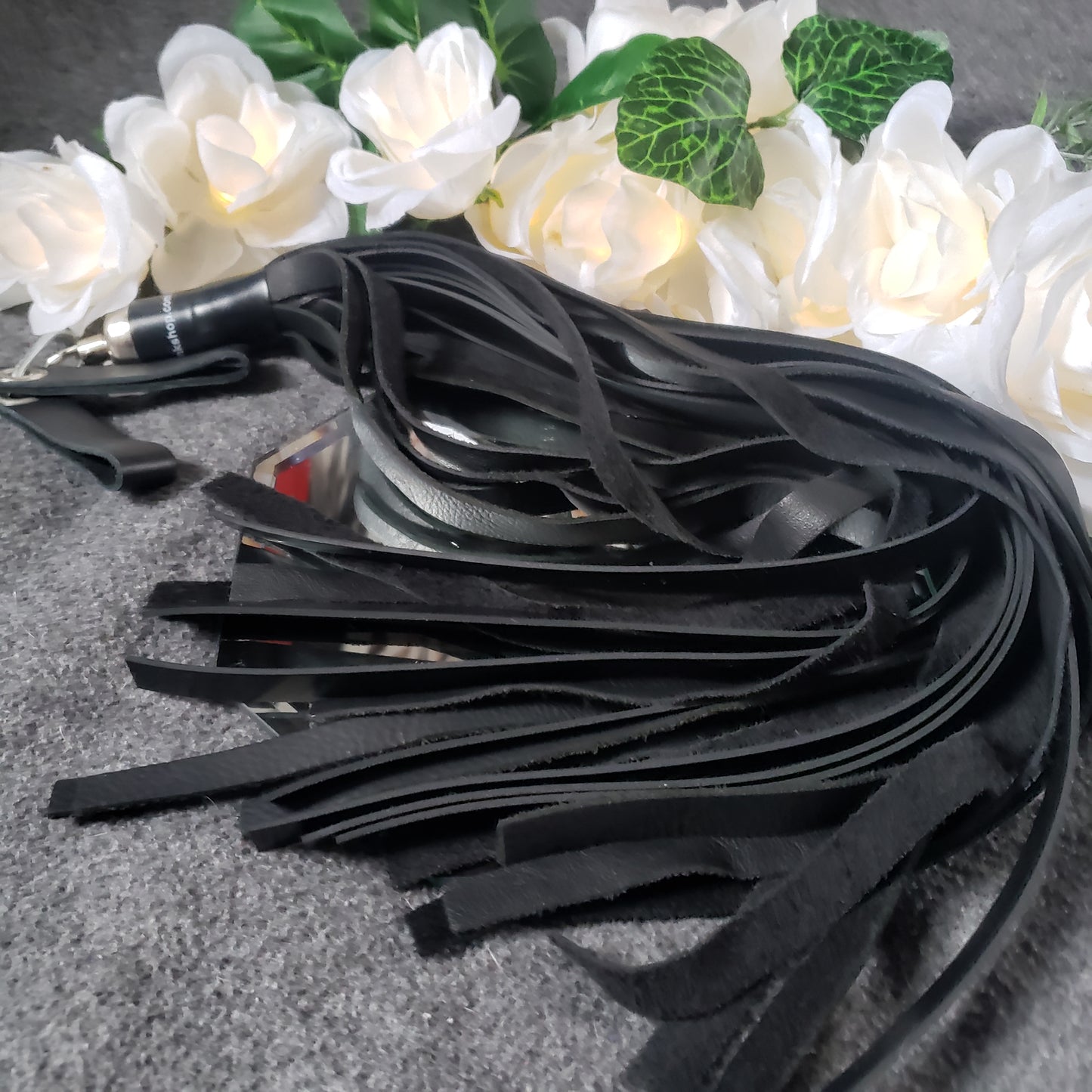 Combo sensation finger loop flogger leather rubber black black