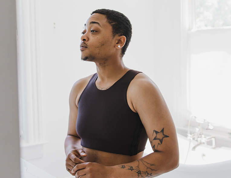 A model wearing the brown BURSLF Crop Binder, front view.