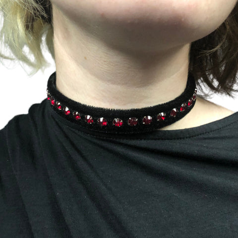 Model wears the black velvet choker with red rhinestones.