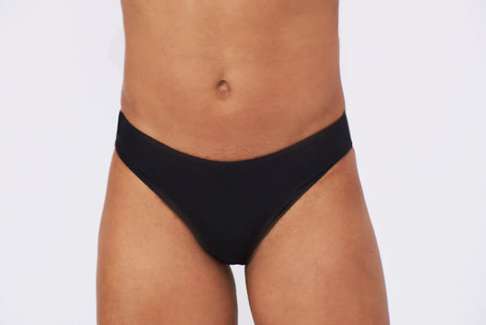 A model showing the front of the Mesh Hipster Gaff.