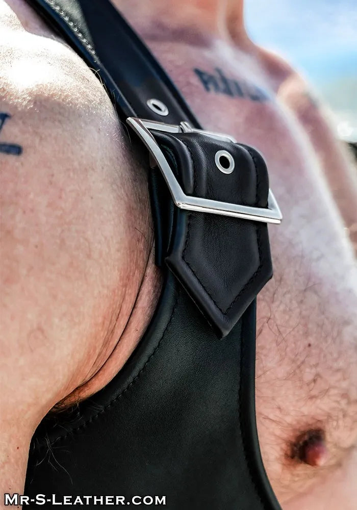 Buckle Berlin Bar Vest