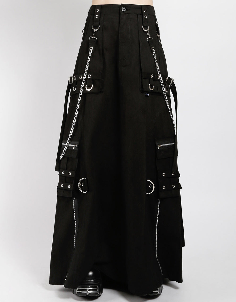 The front of the Strength Maxi Kilt on model.