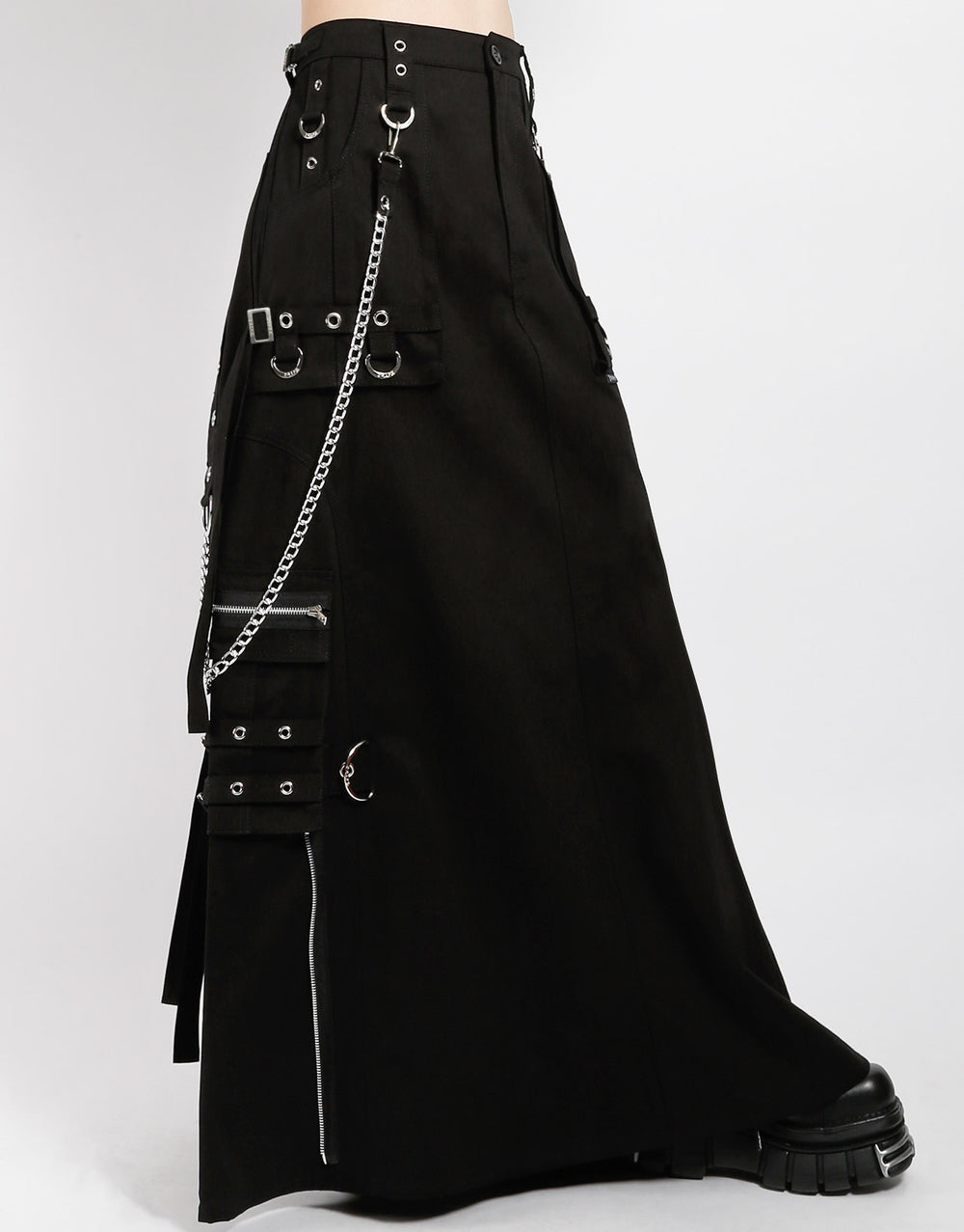 The front and right side of the Strength Maxi Kilt on model.
