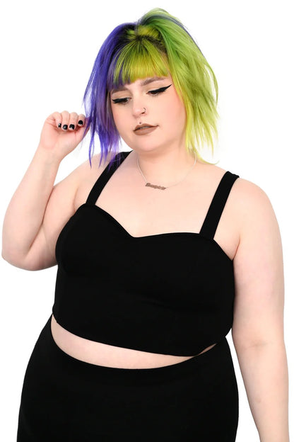 A plus size model showing the front of the Alaia Crop Top.