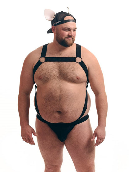 A plus size model wearing the Sport Full Elastic Harness, front view.