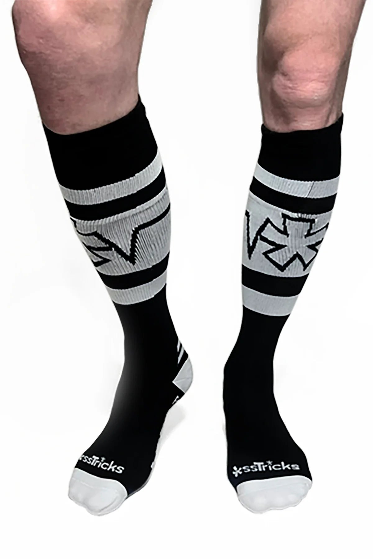 Pocket sock in black and white on male model front view