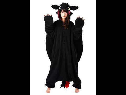 A video of a model wearing the Toothless Dragon Kigurumi.