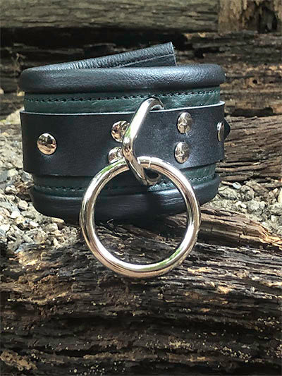 Hunter Green rolled leather deluxe cuff, front view with o-ring.