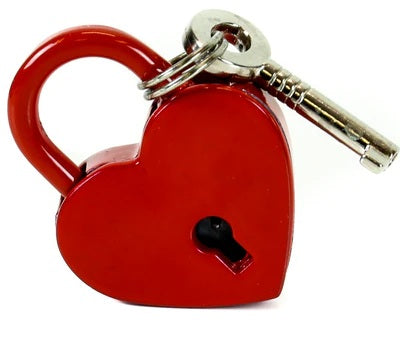 The red Large Heart Lock with two keys.