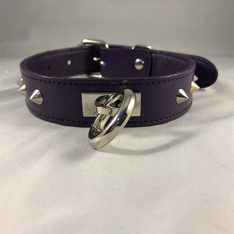 Front view of purple rouge leather collar.