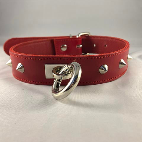 The front of the red rouge leather collar.