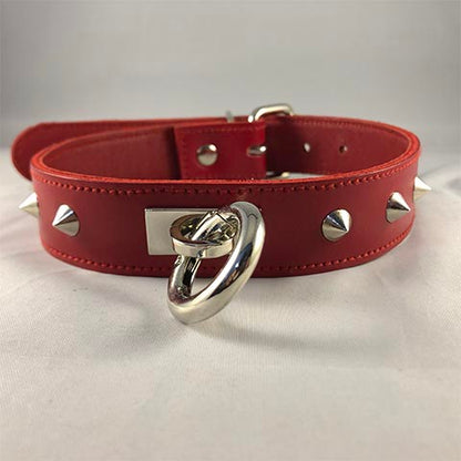 The front of the red rouge leather collar.