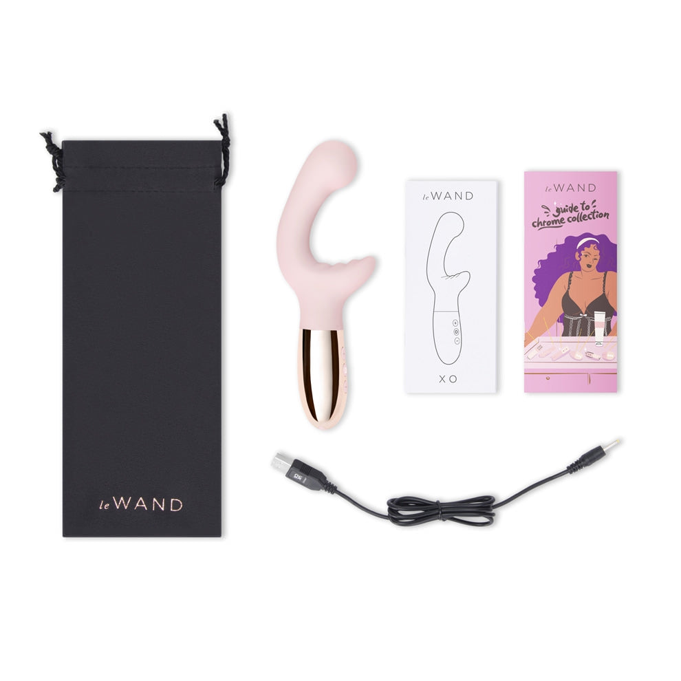 The rose gold Le Wand Chrome XO Vibe, charging cable, instruction manual and storage bag.