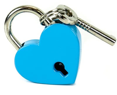 The blue Large Heart Lock with one key.