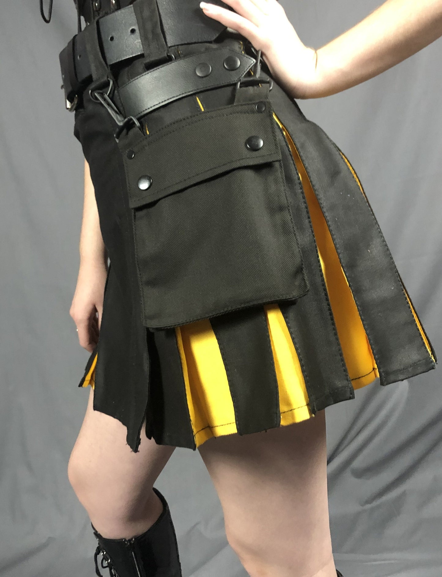 Black and yellow Mini Contrast Pleat Heritage, left side.