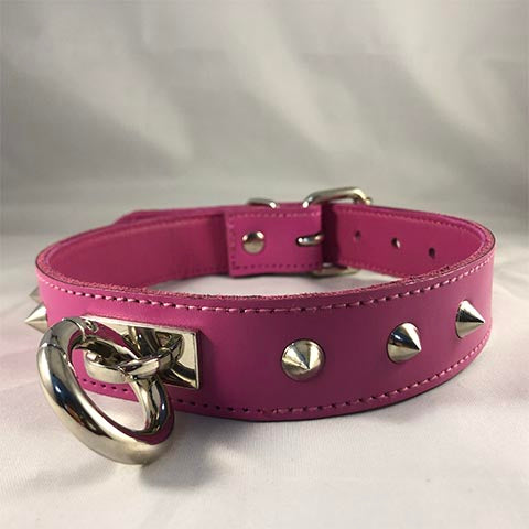 Front of pink rouge leather collar.