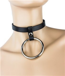 The black and silver Skinny Leather Collar with Large Drop Ring on a Mannequin head.