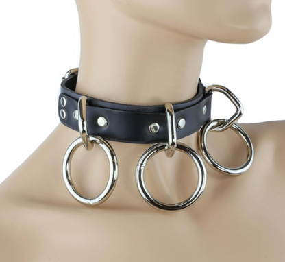 A mannequin displaying the black and silver Two Layer Ring Collar with three rings.