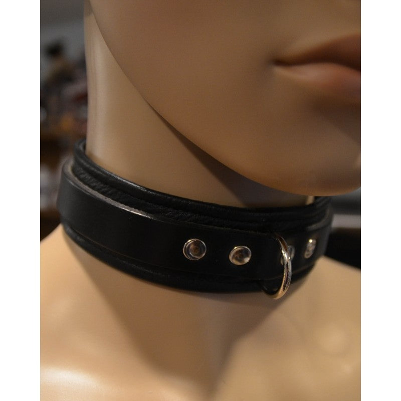 A mannequin neck displaying the 1.5" Standard Collar.