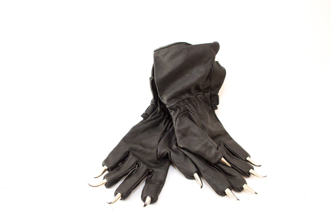 A pair of Wolf Claw Gloves
