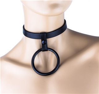 The black on black  Skinny Leather Collar with Large Drop Ring on a Mannequin head.
