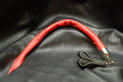 The red Whiplet Mini Dragontail with sturdy swiveling trigger snap and finger handles.