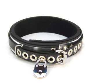 The rear and inside view of the Lined Metal Band Bondage Collar with lock.