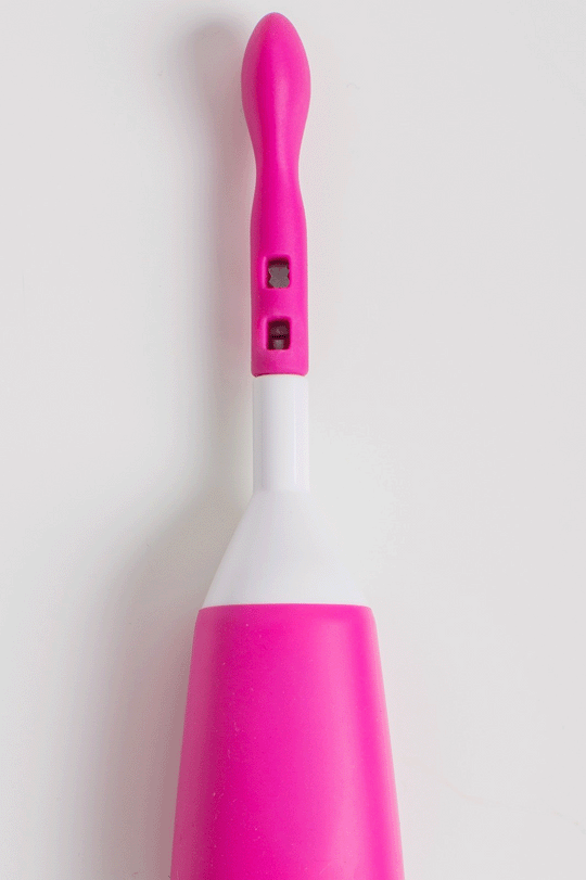 A closeup of the removable tip on the Celebrator II Rechargeable Oscillator.