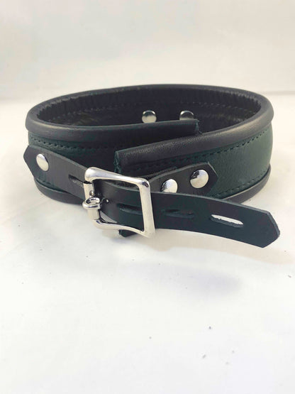Forest green collar, back.
