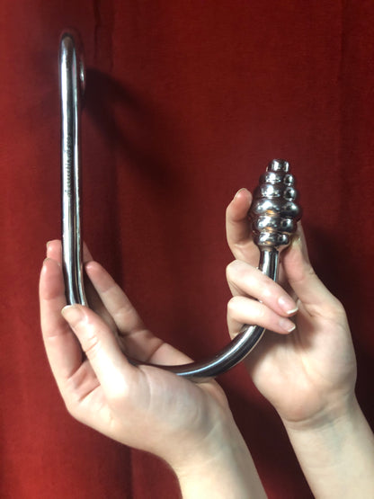 Beehive egg with folded loop, anal hook.