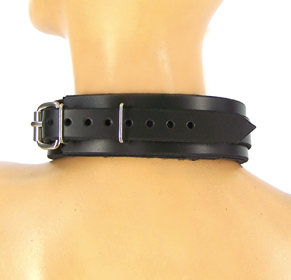 The rear view of the Leather Neoprene-lined buckling collar.
