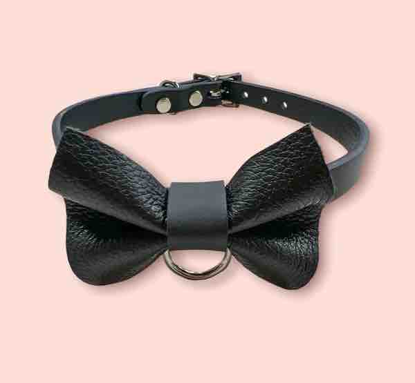 Bowtie Choker, Black leather with D-ring.