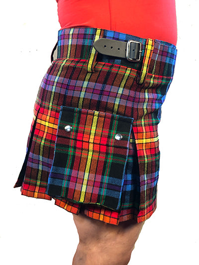 View of the one buckle closure and side pocket on the right side of the mini faux wool tartan cargo kilt.