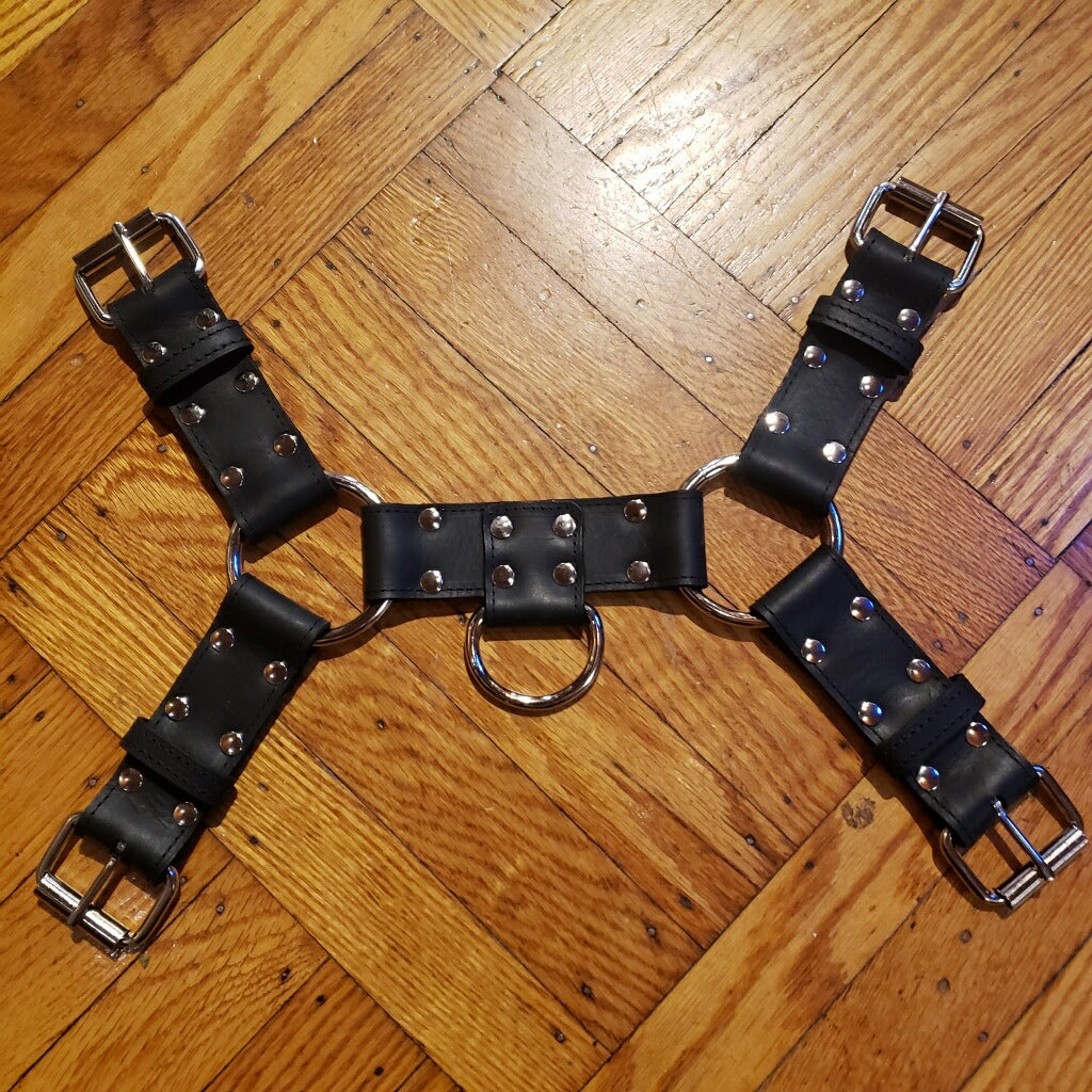 The front of the Modern Bulldog Buckle Harness Centerpiece with D Ring.