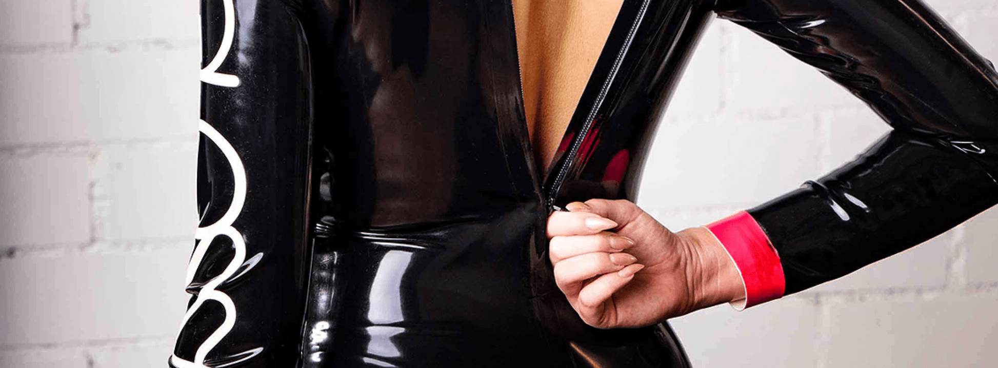 beGLOSS Easy Glide helps you zip into latex catsuits.