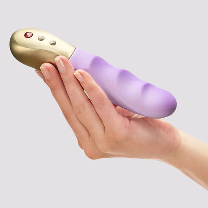 A model's hand holding the Stronic Petite Thruster in Pastel Lilac.